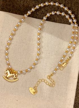 马上有钱碎冰冰小马吊坠珍珠项链女轻奢感串珠毛衣链秋冬饰品