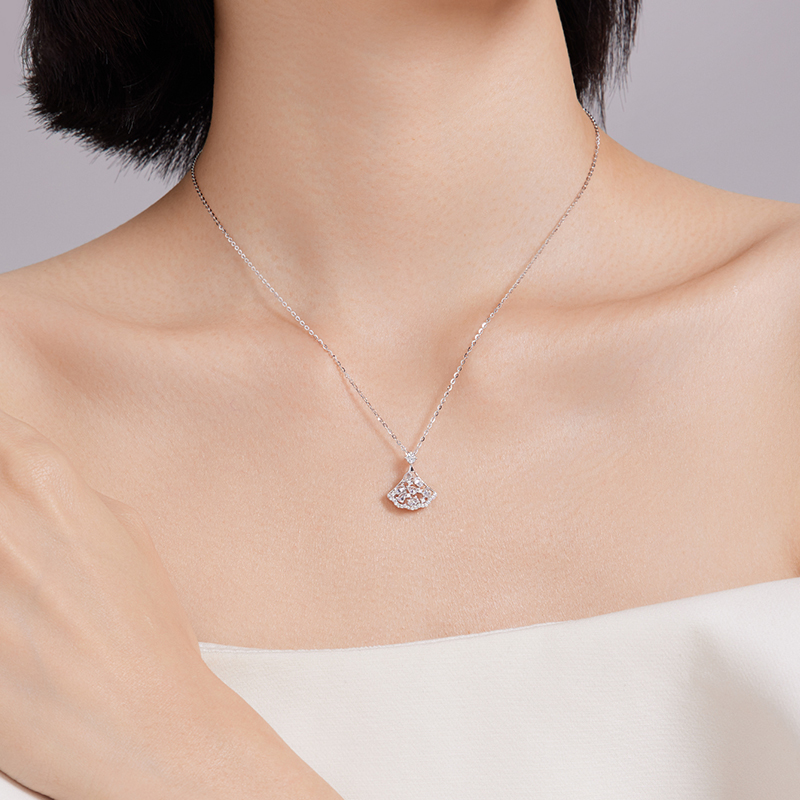 六桂福珠宝银杏叶项链配饰女秋冬轻奢小众925纯银套链送女友首饰 - 图2