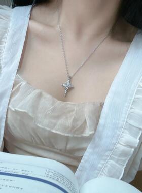 哇~是清冷感的雪花十字架项链哦