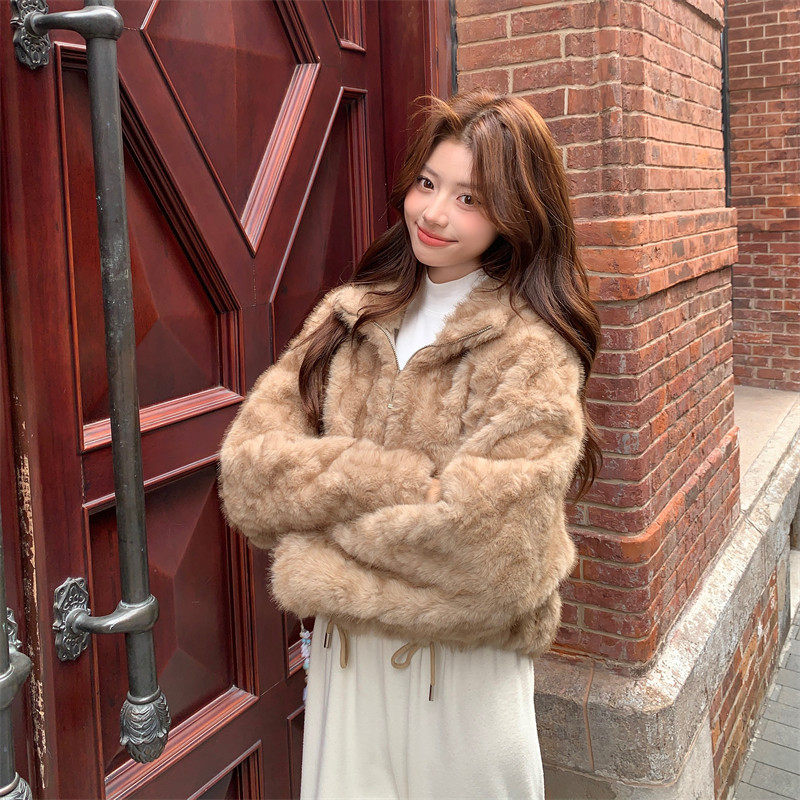 美拉德气质皮毛一体短款羊羔毛绒仿皮草外套女冬2025新款超火棉服,淘宝优惠券,粉丝福利购,淘宝优惠卷