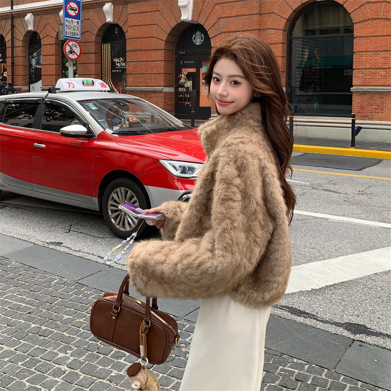 美拉德气质皮毛一体短款羊羔毛绒仿皮草外套女冬2025新款超火棉服,淘宝优惠券,粉丝福利购,淘宝优惠卷