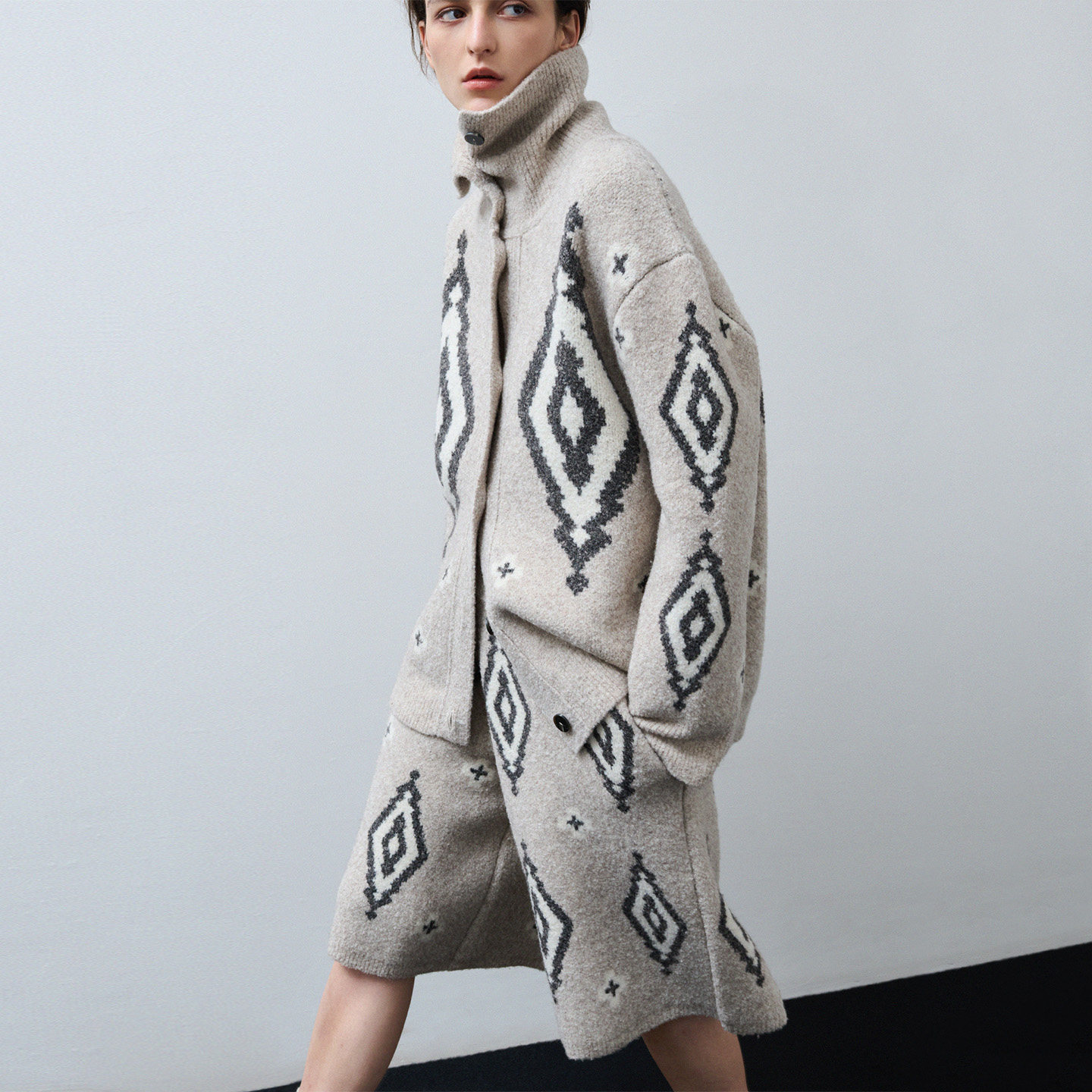 322WORKHOUSE费尔岛菱格毛衣外套女2025新款秋冬立领针织开衫B812,淘宝优惠券,粉丝福利购,淘宝优惠卷