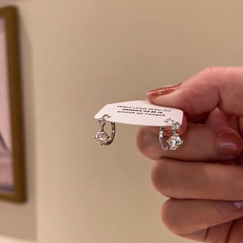 爆闪银色锆石耳扣2025新款爆款高级感耳环小众独特简约百搭耳饰女 - 图3