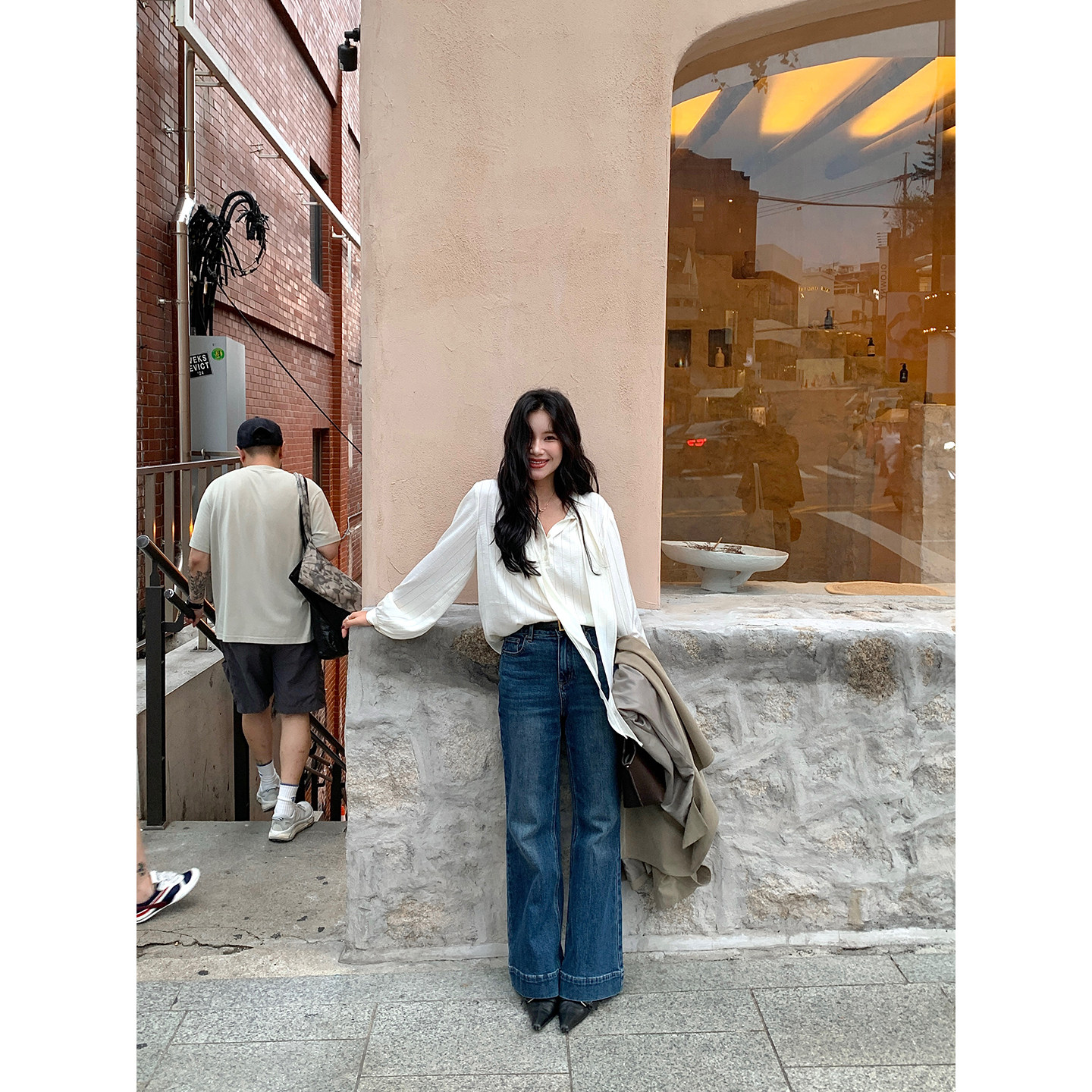 DaqianwithU 白色百搭飘带竖条纹长袖衬衫女秋冬休闲显瘦衬衣外套