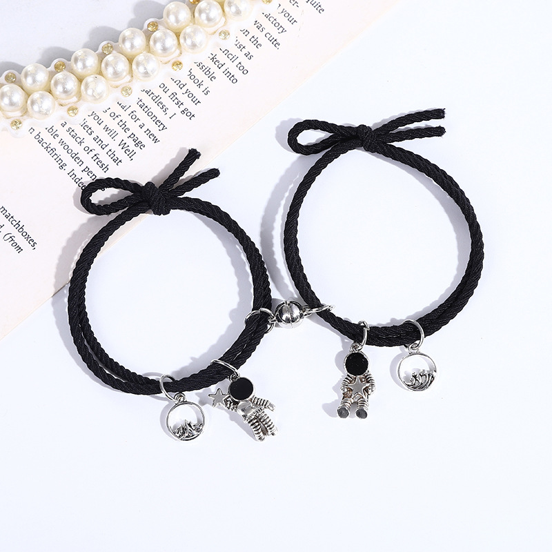 网红Fashion 2pcs Couples Matching Bracelet Magnet Cute Doll - 图2