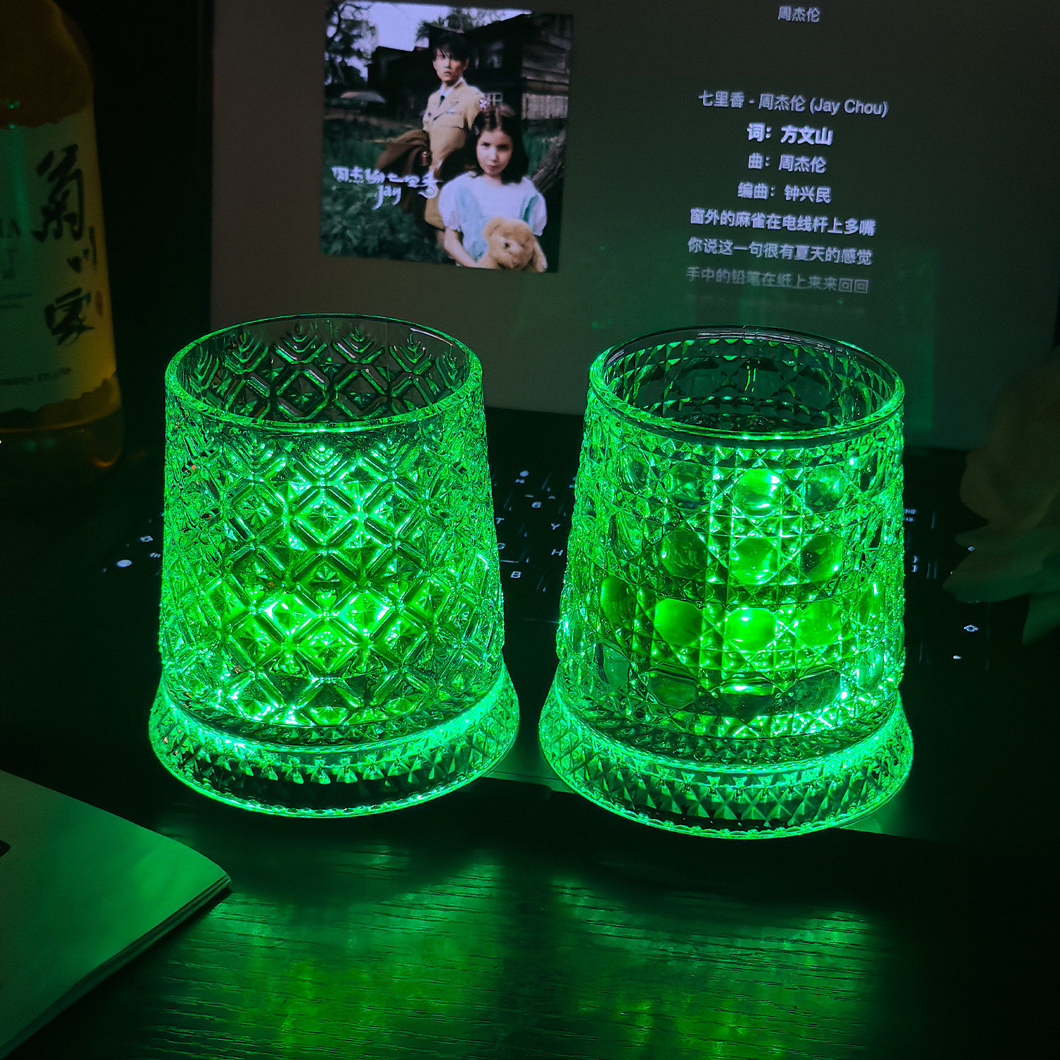 【送发光杯垫】网红创意旋转威士忌酒杯解压洋酒杯不倒翁转转杯,淘宝优惠券,粉丝福利购,淘宝优惠卷