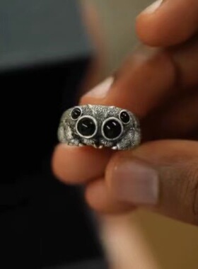 新复古小众蜘蛛卢卡斯戒指个性时尚开口指环黑色锆石指环配饰礼物