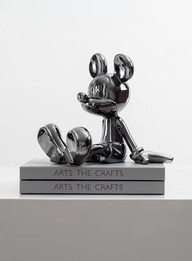 现代轻奢米老鼠摆件客厅柜子装饰品公仔米奇样板间书柜卡通风摆设