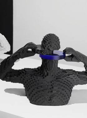 现代积木蒙面人雕塑摆件意式抽象样板房玄关酒柜书架创意家居装饰