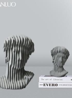 北欧客厅抽象蓝灰切形人头树脂摆件样板间办公室柜内创意软装饰品