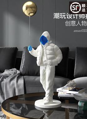 创意气球人物客厅摆件电视柜软装家居饰品轻奢玄关办公室工艺品