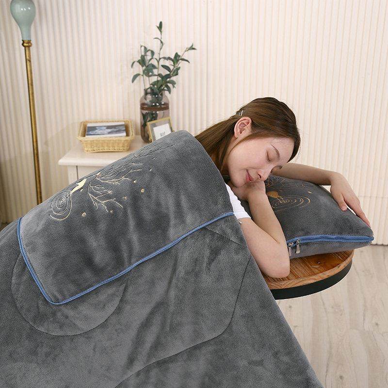 加厚冬季牛奶绒抱枕被子两用多功能冬天折叠枕头毯子汽车载午休被,淘宝优惠券,粉丝福利购,淘宝优惠卷
