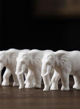 小陶瓷白瓷大象饰品，一副吸引财富的家居饰品，风水镇屋迷你吸水