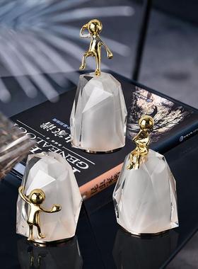 现代轻奢摆件家居饰品创意摆设个性人物酒柜柜子办公室高档装饰品