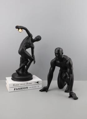 北欧黑色铁饼人起跑人摆件样板房售楼部卧室书房客厅餐厅桌面饰品