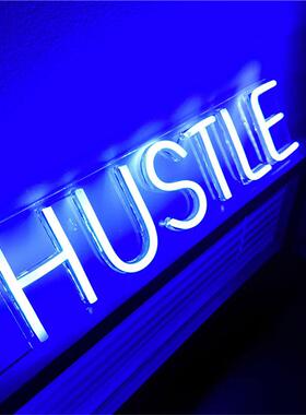 网红Hustle字母发光字LED霓虹灯造型灯酒吧店铺装饰背景装饰灯