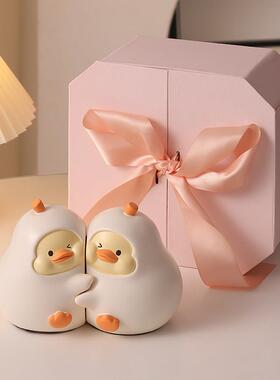 可爱治愈永不分梨抱抱鸭摆件办公室桌面装饰品送男女情侣生日礼物