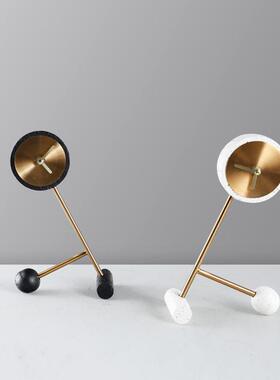 现代轻奢艺术家居软装台钟简约客厅电视柜书房房间金属人形装饰钟