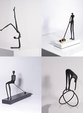 现代极简金属铸铁黑色人物摆件设计师款书房开放柜电视柜雕塑摆件