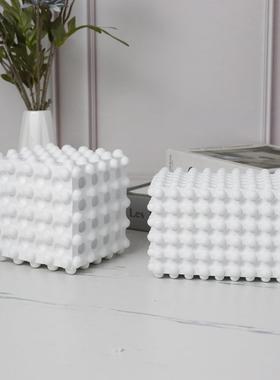 现代极简软装家居样板房售楼处客厅玄关电视柜白色波点几何摆件