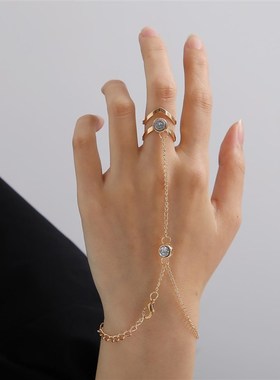 Chain ring rings women 连指手饰 镶钻镂空V字连身戒指手錬女