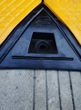 优质橡胶减速带高速公路专用减速垄公路道路斜坡缓冲带