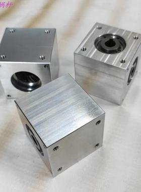 小型伞齿轮转角器90度速比1：1直角传动换向齿轮箱轴孔键槽/六角