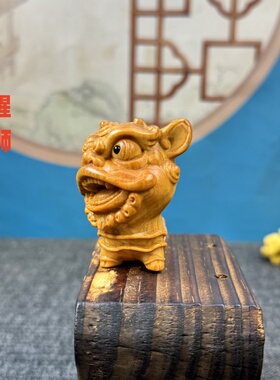 崖柏木雕醒狮手把玩件