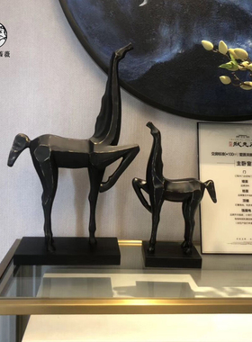 新中式简约黑色马摆件雕塑书房样板房客厅桌面书柜售楼处软装饰品