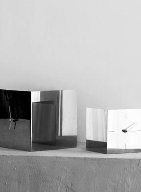 现代轻奢创意金属不锈钢时钟摆件样板房售楼处家居卧室床头装饰品