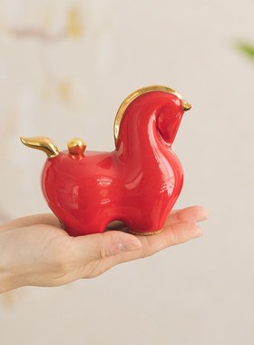 红色招财马陶瓷摆件高端车内饰品客厅办公室桌面装饰乔迁开业礼物