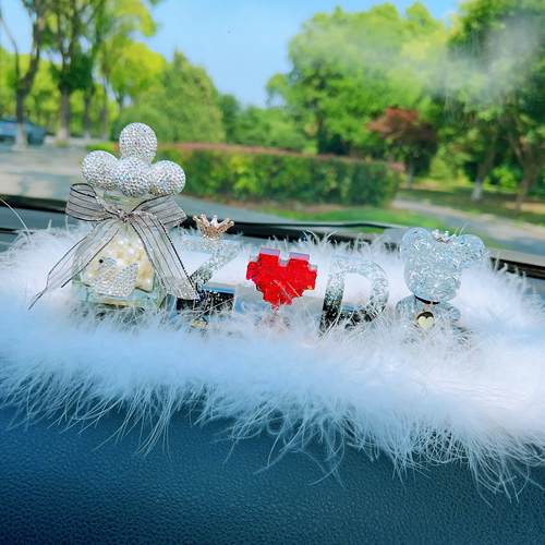 2025新款汽车摆件定制字母创意女神款中控台仪表盘车载摆件装饰品 - 图0