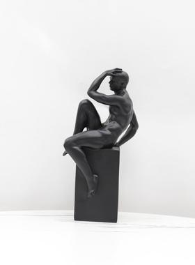 现代简约黑色抽象人像雕塑摆件样板房售楼处玄关坐姿人物软装饰品