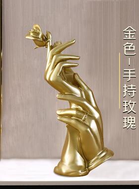 北欧轻奢金色手持玫瑰树脂工艺品家居客厅样板间电视机柜装饰摆设