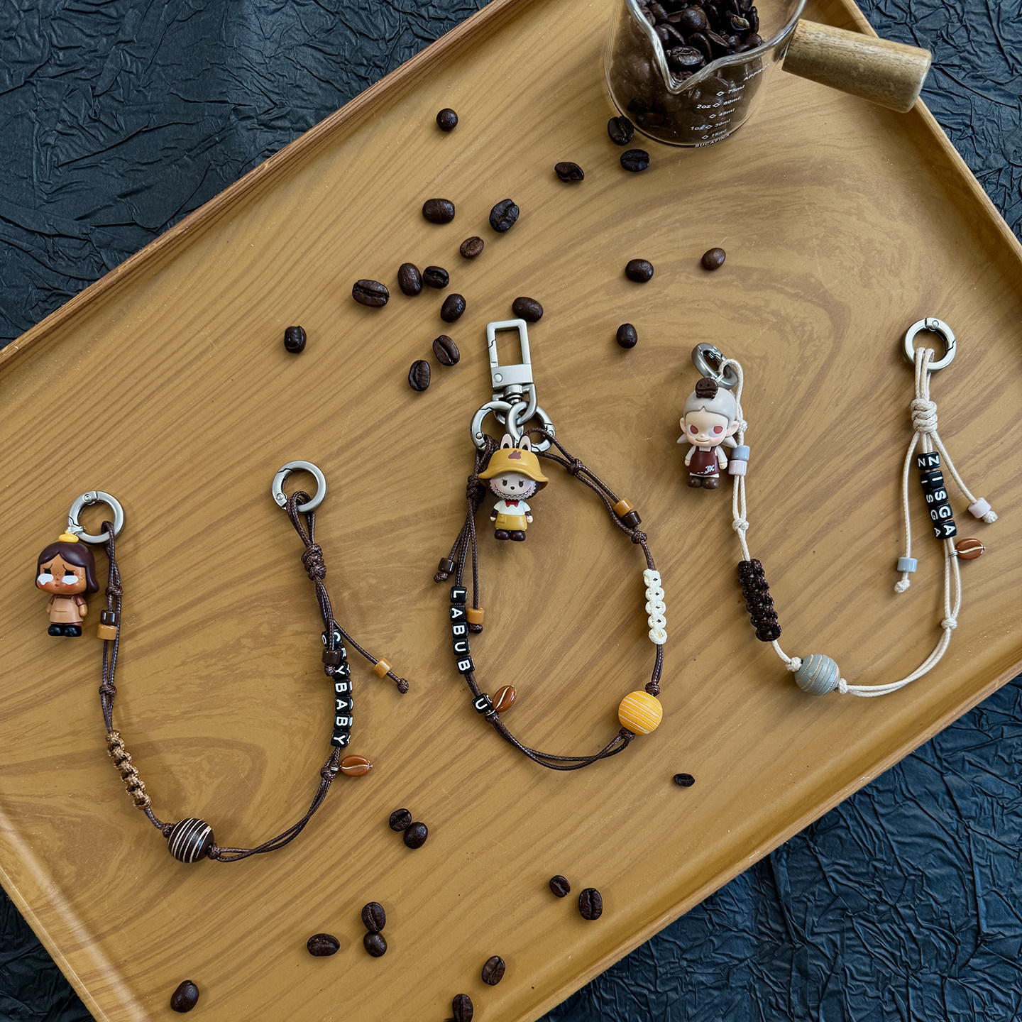 摸鱼原创泡泡玛特咖啡萌粒手机挂绳短款手机链手工编织可调节蜡绳,淘宝优惠券,粉丝福利购,淘宝优惠卷