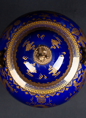 贵夫人铜镶瓷霁蓝釉描金龙配铜雌狮踩小狮羊头将军罐景德镇瓷摆件