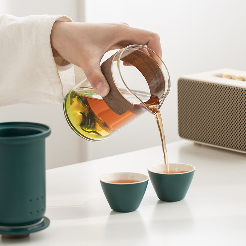 Portable travel tea set and quick cup