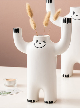 现代创意样板房民宿书柜家居软装饰品卡通陶瓷工艺品桌面摆件