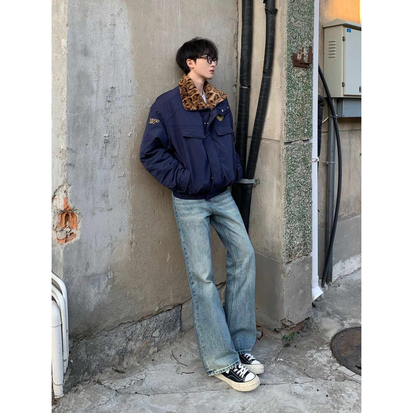 藏青色豹纹座山雕棉服复古蓝微喇牛仔裤搭配一整套男装冬装高级感,淘宝优惠券,粉丝福利购,淘宝优惠卷