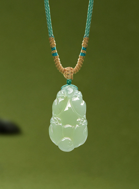 麦玲玲纳福招财瑞兽天然玉髓貔貅吊坠天然玉石项链节日礼物