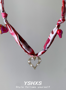 红色丝巾爱心吊坠项链