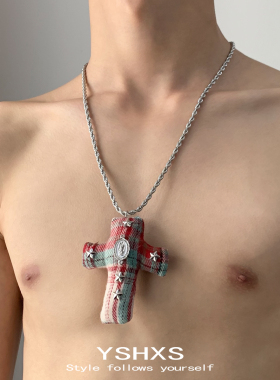 甜酷红色格子拼布十字架吊坠项链