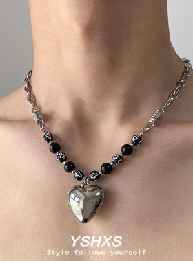 光面爱心吊坠黑色串珠拼接项链