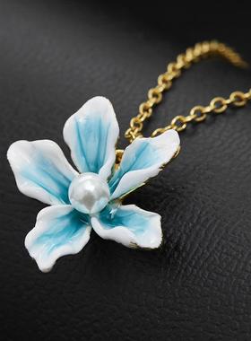 原创设计时尚清新法式时尚珐琅釉珍珠蓝色百合花朵吊坠锁骨项链女