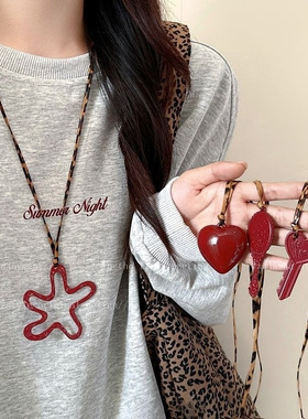 仿真碱水结牛角包可颂毛衣项链