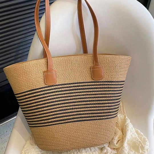One-shoulder crossbody large straw bag