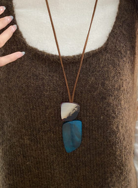 复古皮绳挂坠蓝色吊坠项链女时尚气质个性长款毛衣链牛角秋冬配饰