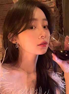 千金感方糖耳环女秋冬高级感耳饰新款2026爆款独特耳钉无耳洞耳夹
