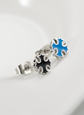 钛钢十字鸢尾花潮男耳钉克罗仿古