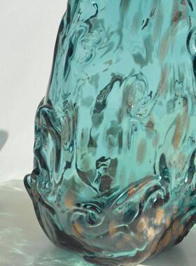 轻奢蓝色轻瓣奢腾厚重SCN花口洒金图福袋异形琉璃花瓶状餐桌插花